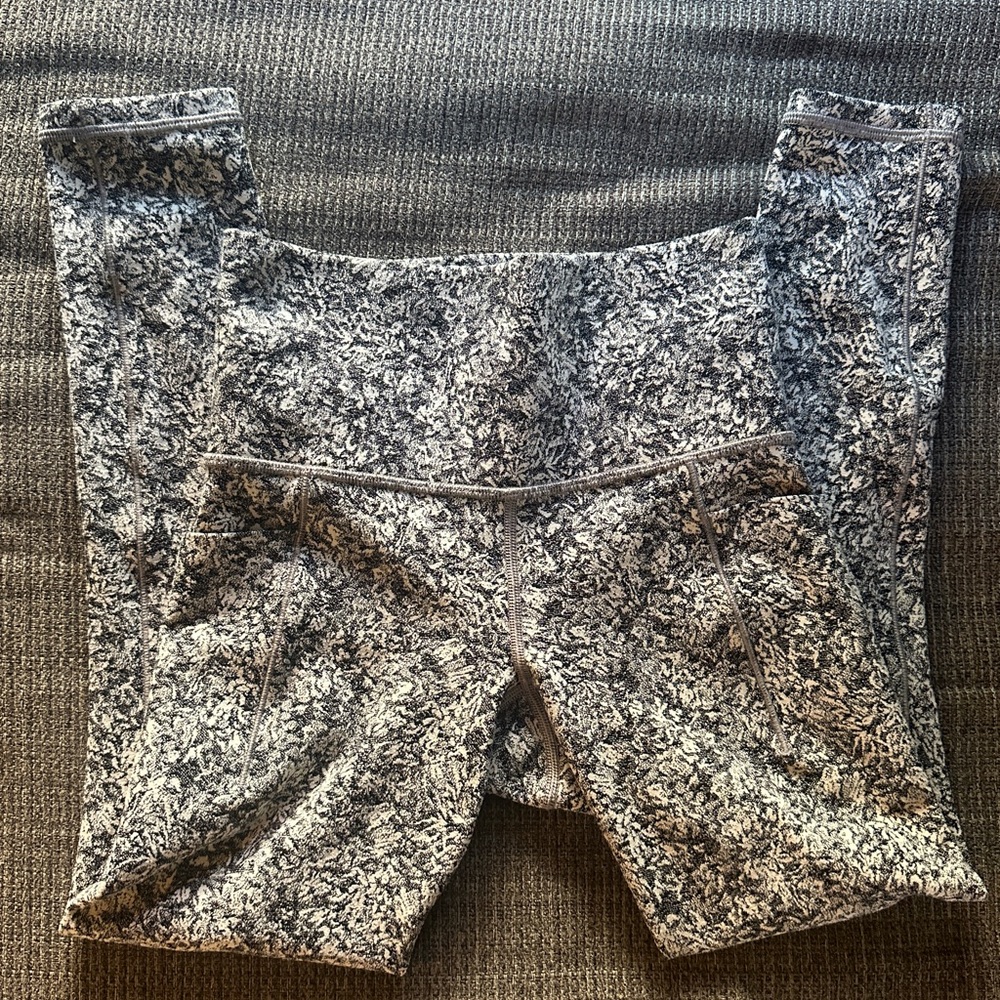 Athleta Gray and White Textured Knit leggings